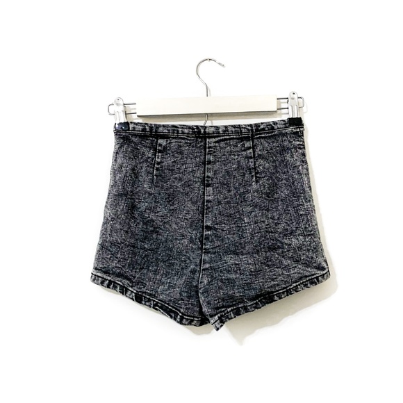 F21 High Waisted Acid Wash Denim Shorts - Picture 4 of 6